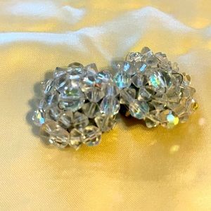 ⭐️ BUY 3/$10! Vintage clip on earrings